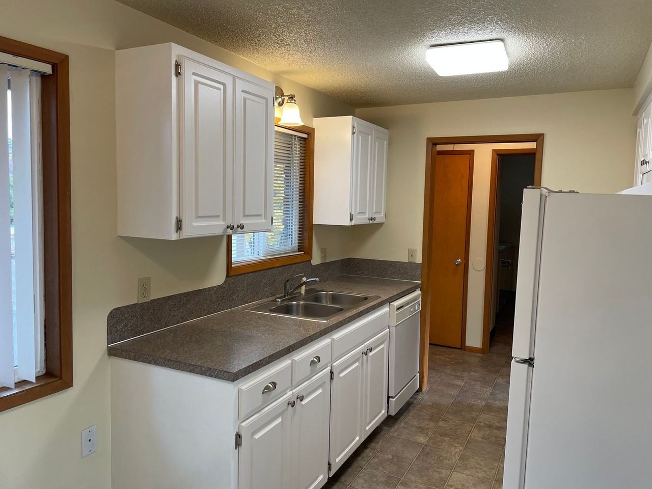 Putnam Terrace Apartments - Photo 3 of 46