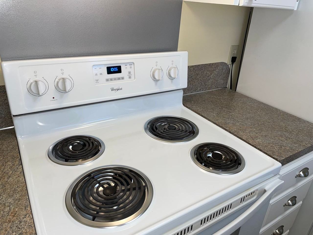 Putnam Terrace Apartments - Photo 4 of 46