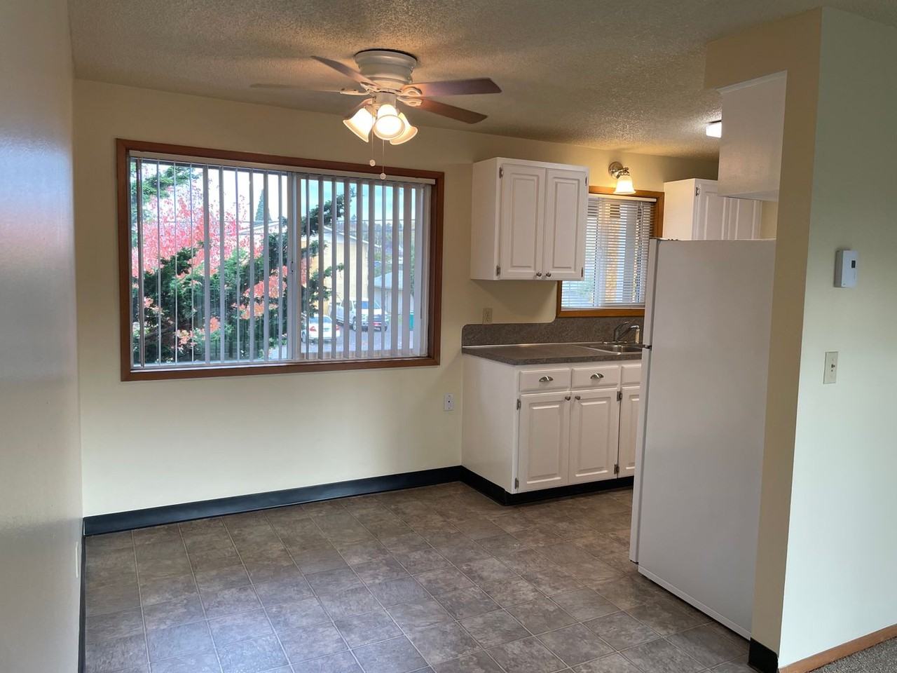 Putnam Terrace Apartments - Photo 5 of 46