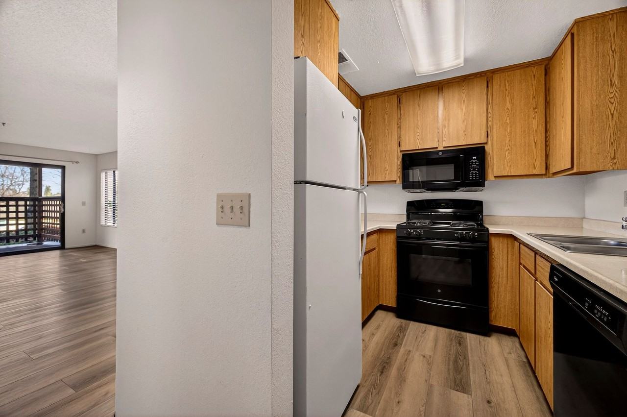 Sierra Sunrise Apartments - Photo 5 of 25