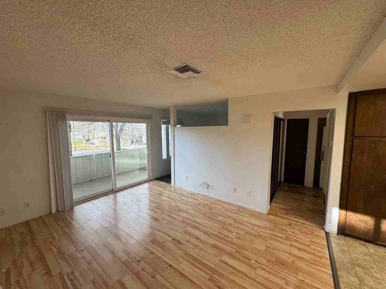 2113 Roundhouse Rd - Photo 3 of 7