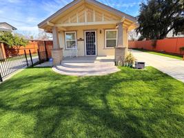 featured image of 210 Las Flores Ave