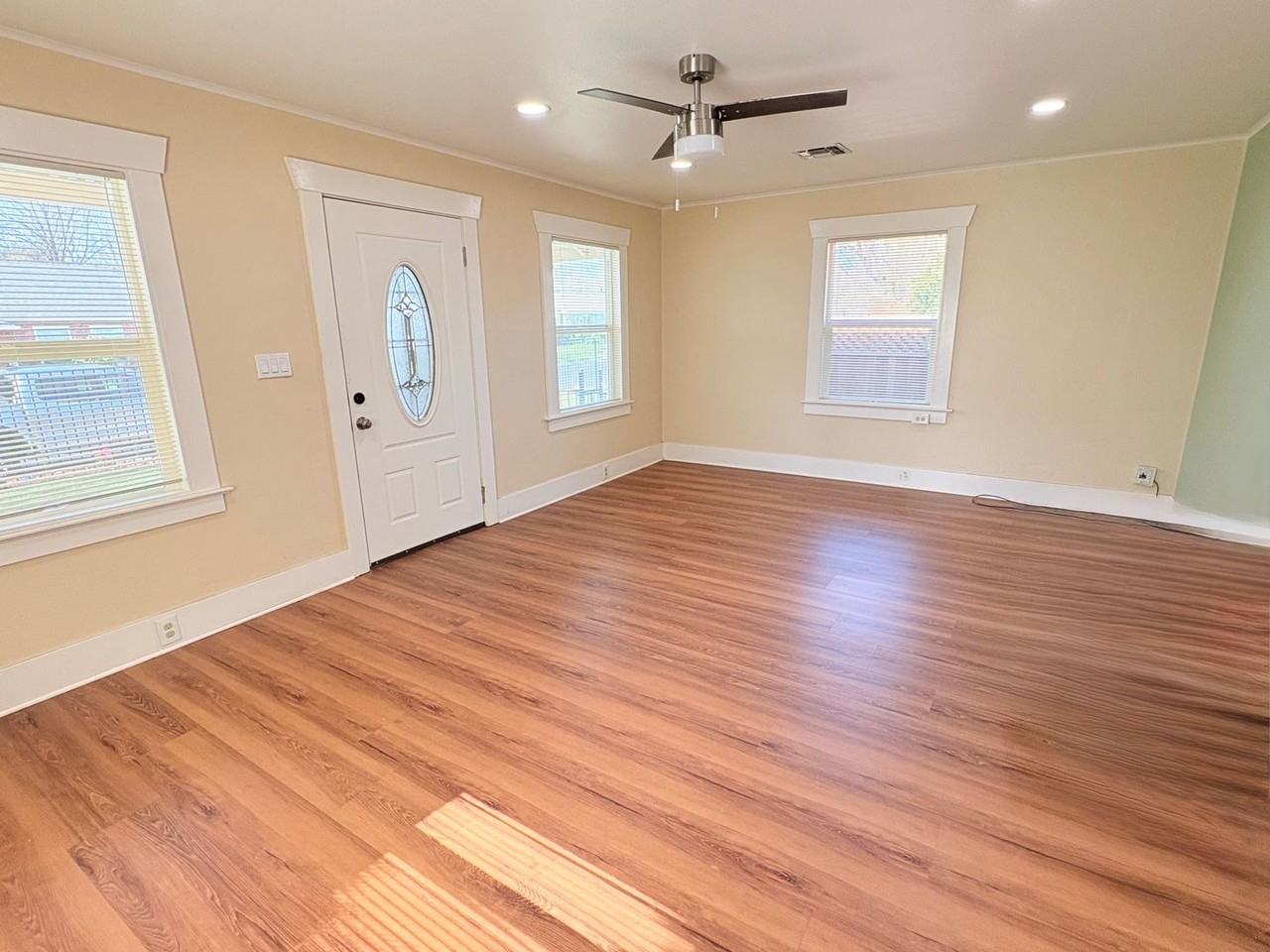 210 Las Flores Ave - Photo 2 of 7