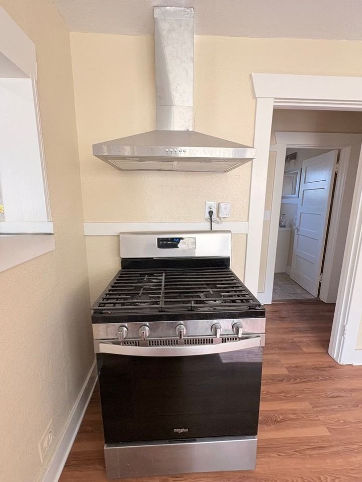 210 Las Flores Ave - Photo 3 of 7