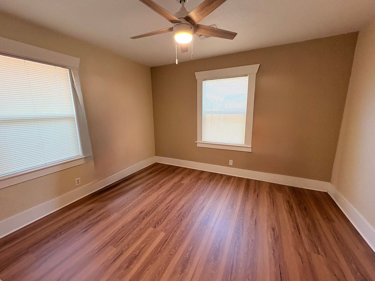 210 Las Flores Ave - Photo 5 of 7