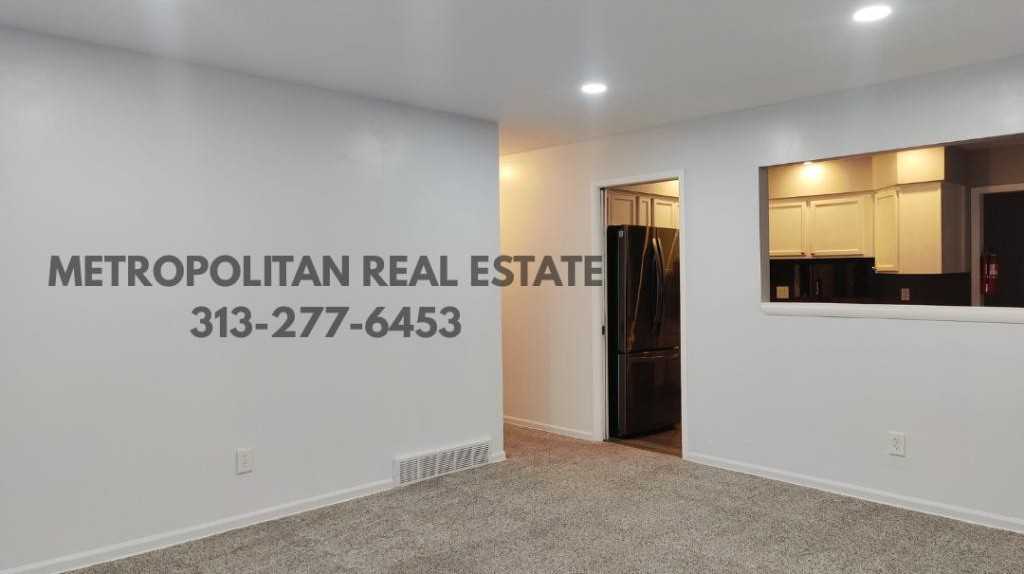 6973 Chirrewa St - Photo 4 of 35