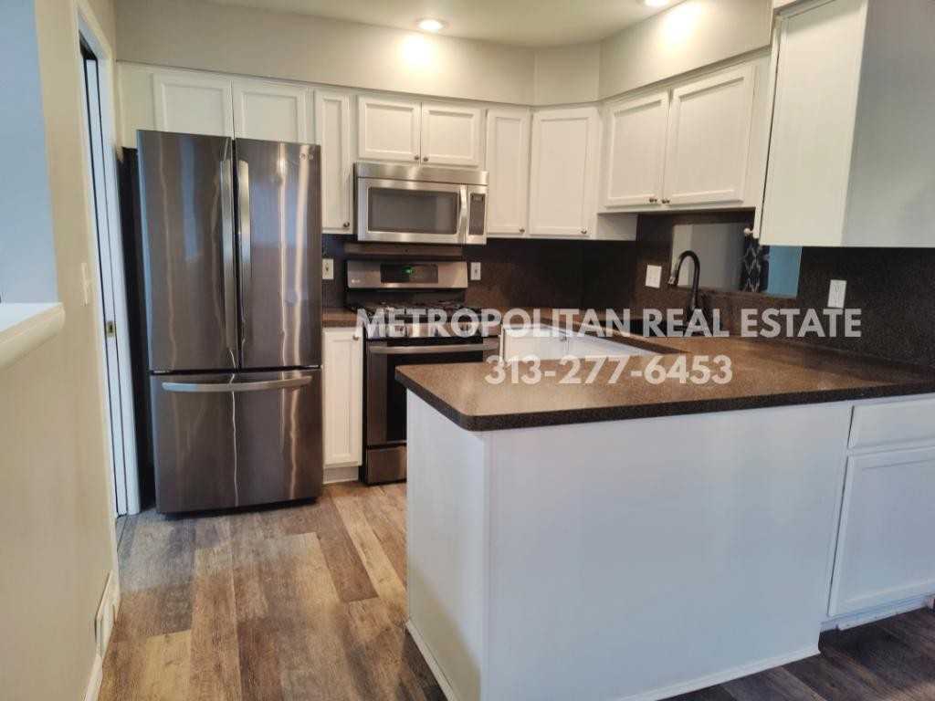 6973 Chirrewa St - Photo 7 of 35