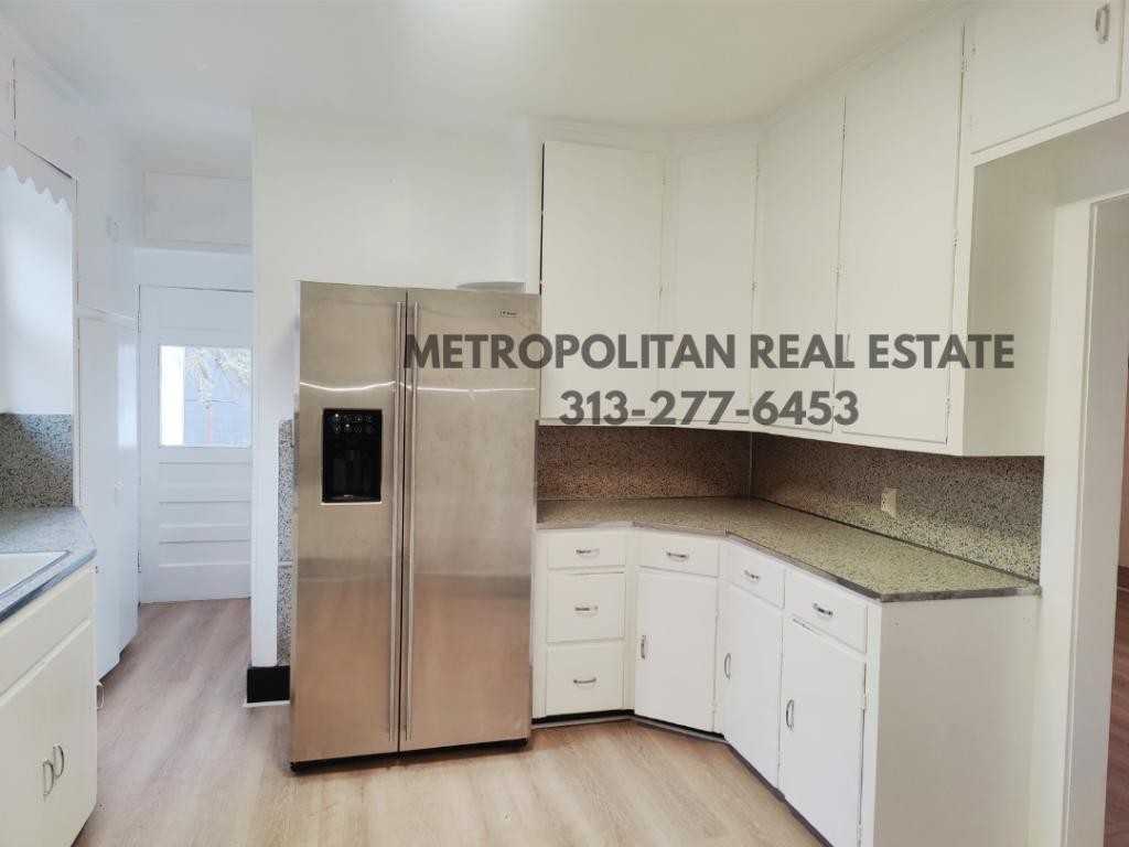 22340 Park St - Photo 4 of 15