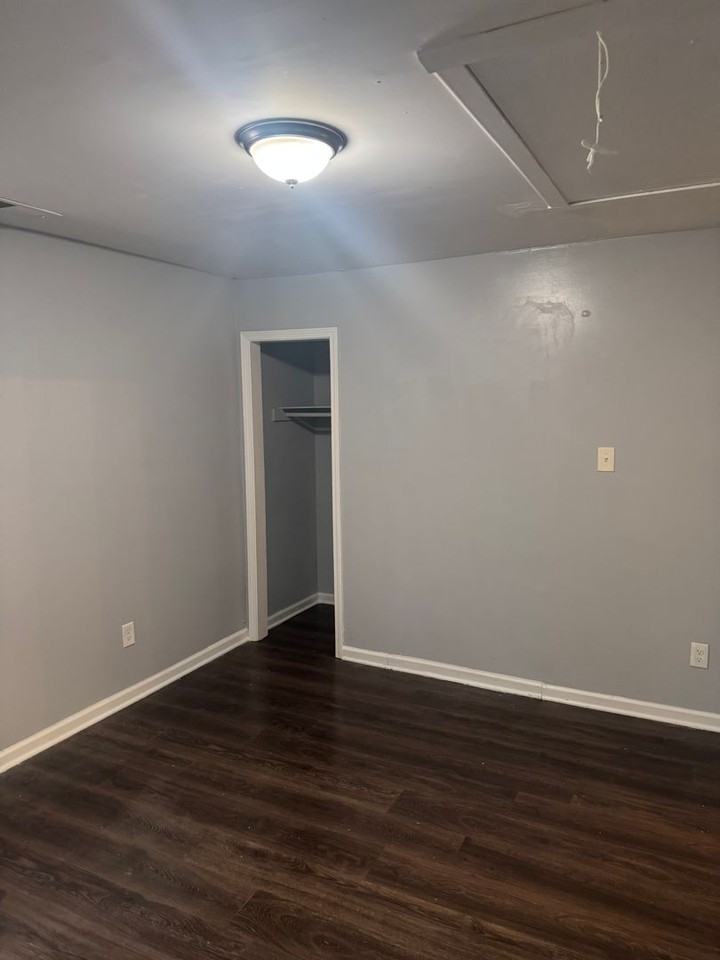 710 Hudson St - Photo 3 of 9