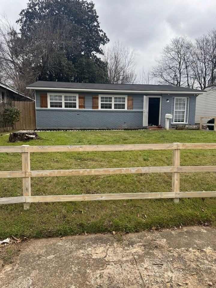 710 Hudson St - Photo 4 of 9