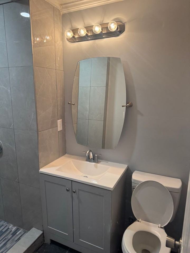 710 Hudson St - Photo 5 of 9