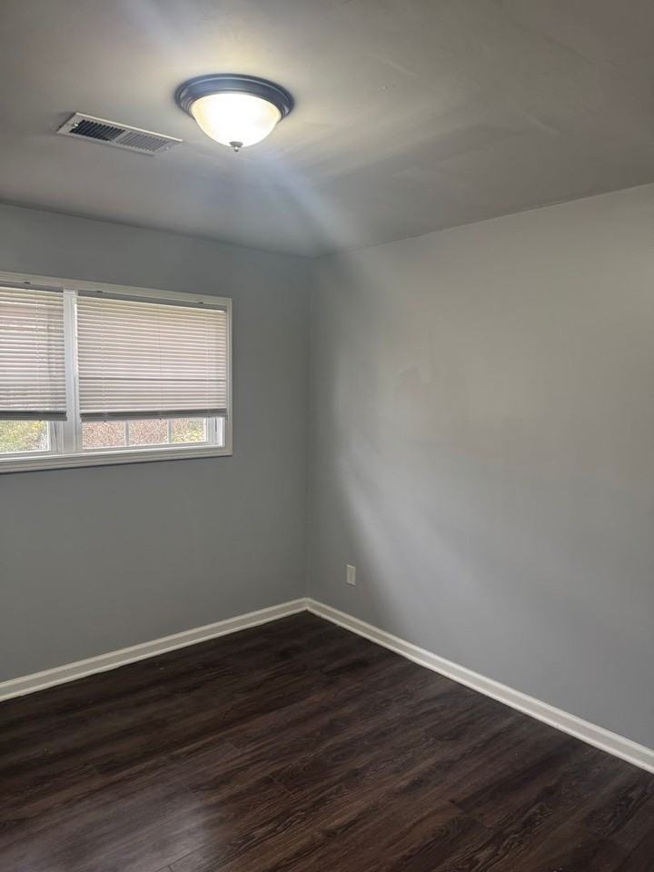 710 Hudson St - Photo 6 of 9