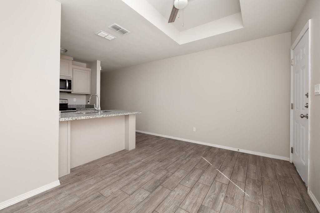 1105 W Kennedy St Apt 15 - Photo 4 of 10