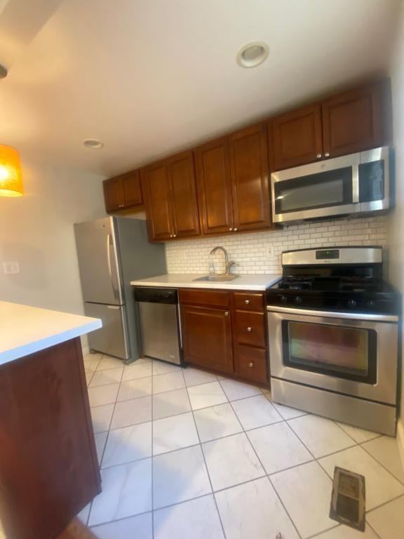 5636 Midwood Ave #1 - Photo 6 of 20