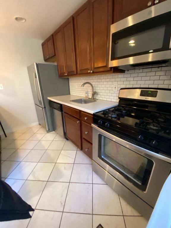 5636 Midwood Ave #1 - Photo 7 of 20