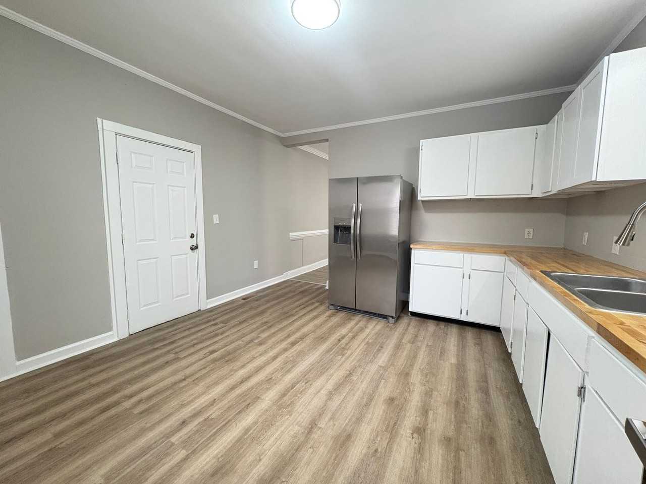 603 Montgomery St - Photo 6 of 14