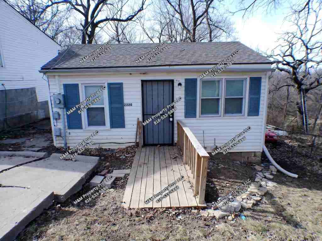 2220 S Arlington Ave - Photo 2 of 12