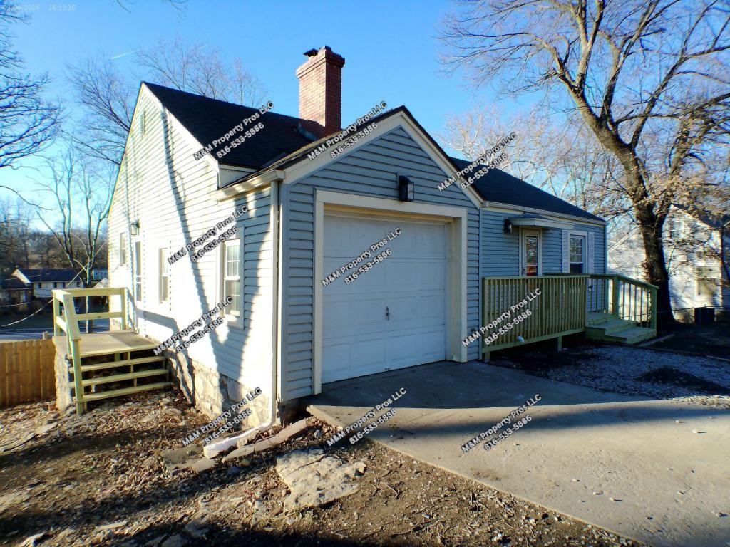 5302 N Spruce Ave - Photo 3 of 24