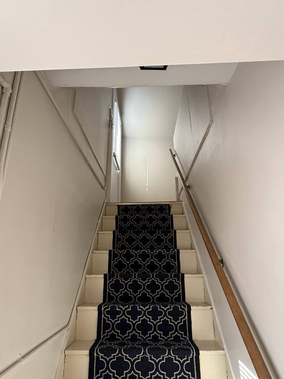 1910 Lincoln St - Photo 3 of 16