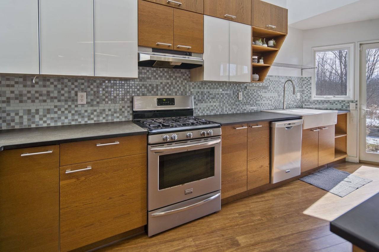 135 Muzzy Rd - Photo 2 of 30