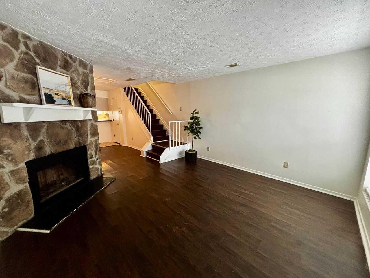 464 Prince Of Wales - Photo 3 of 24