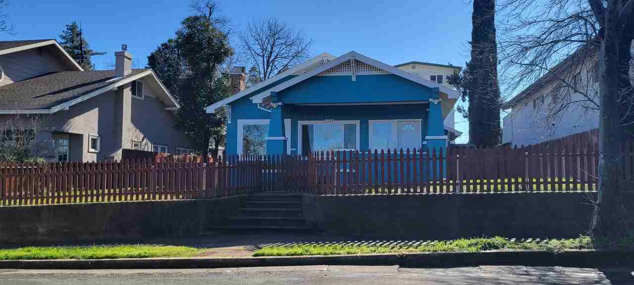 1539 Riverside Dr - Photo 2 of 36