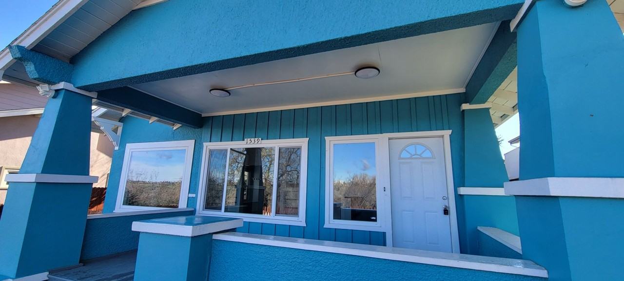 1539 Riverside Dr - Photo 3 of 36