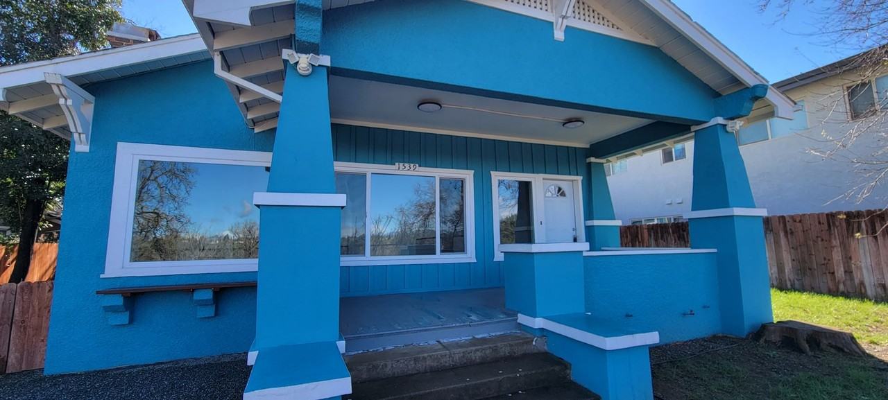 1539 Riverside Dr - Photo 4 of 36