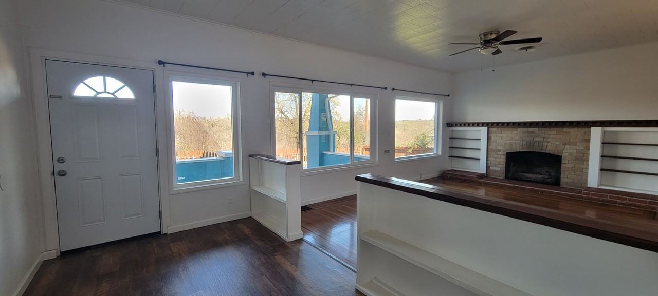 1539 Riverside Dr - Photo 6 of 36