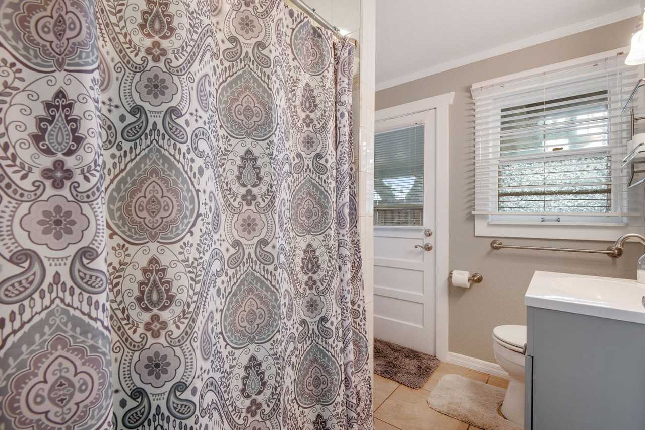 18007 Gulf Blvd #A - Photo 7 of 20