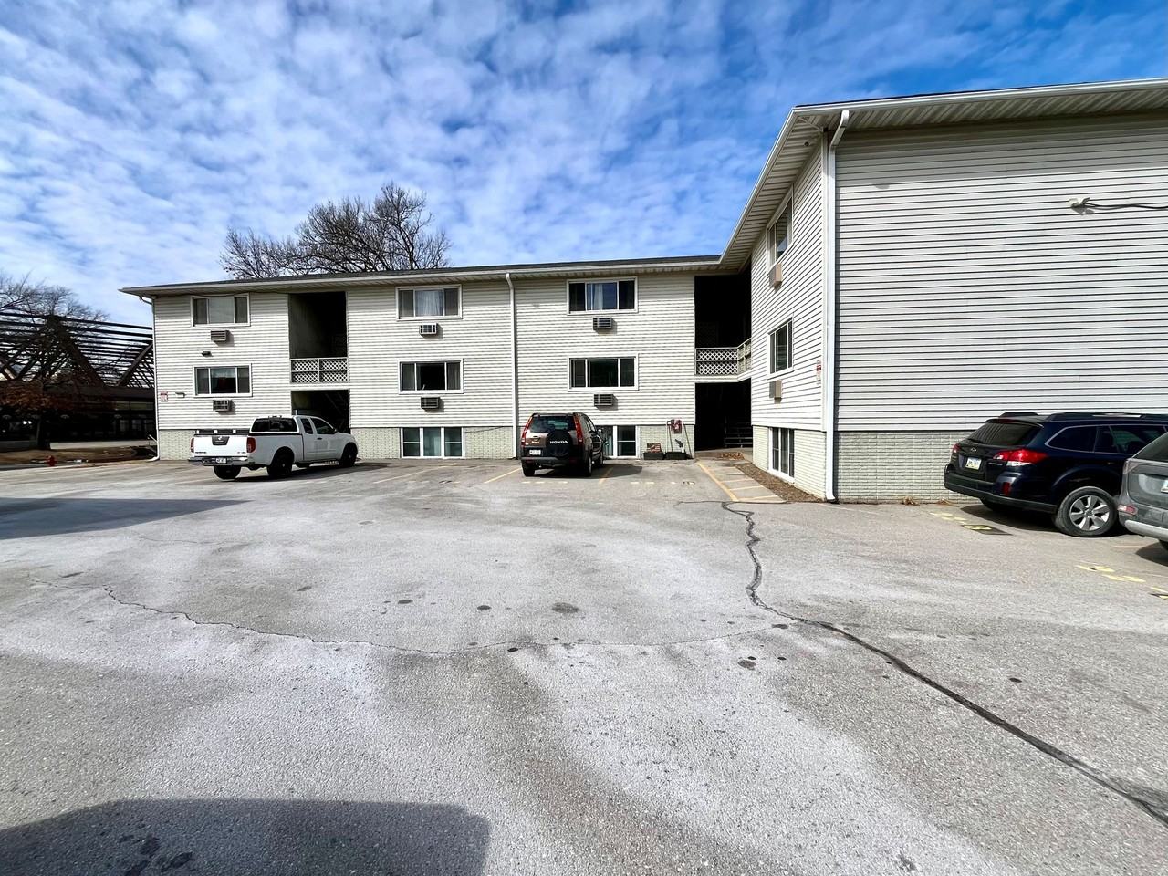 Arena Apartments II - Photo 7 of 7