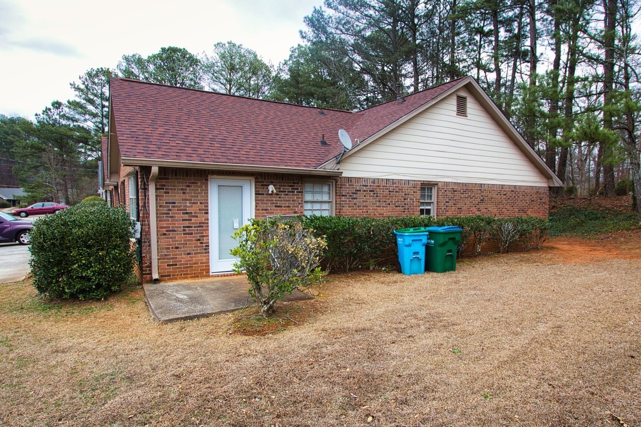 3252 Inez Dr - Photo 2 of 18