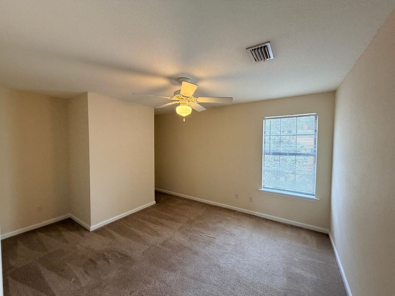 1704 N Patterson St #6 - Photo 4 of 17