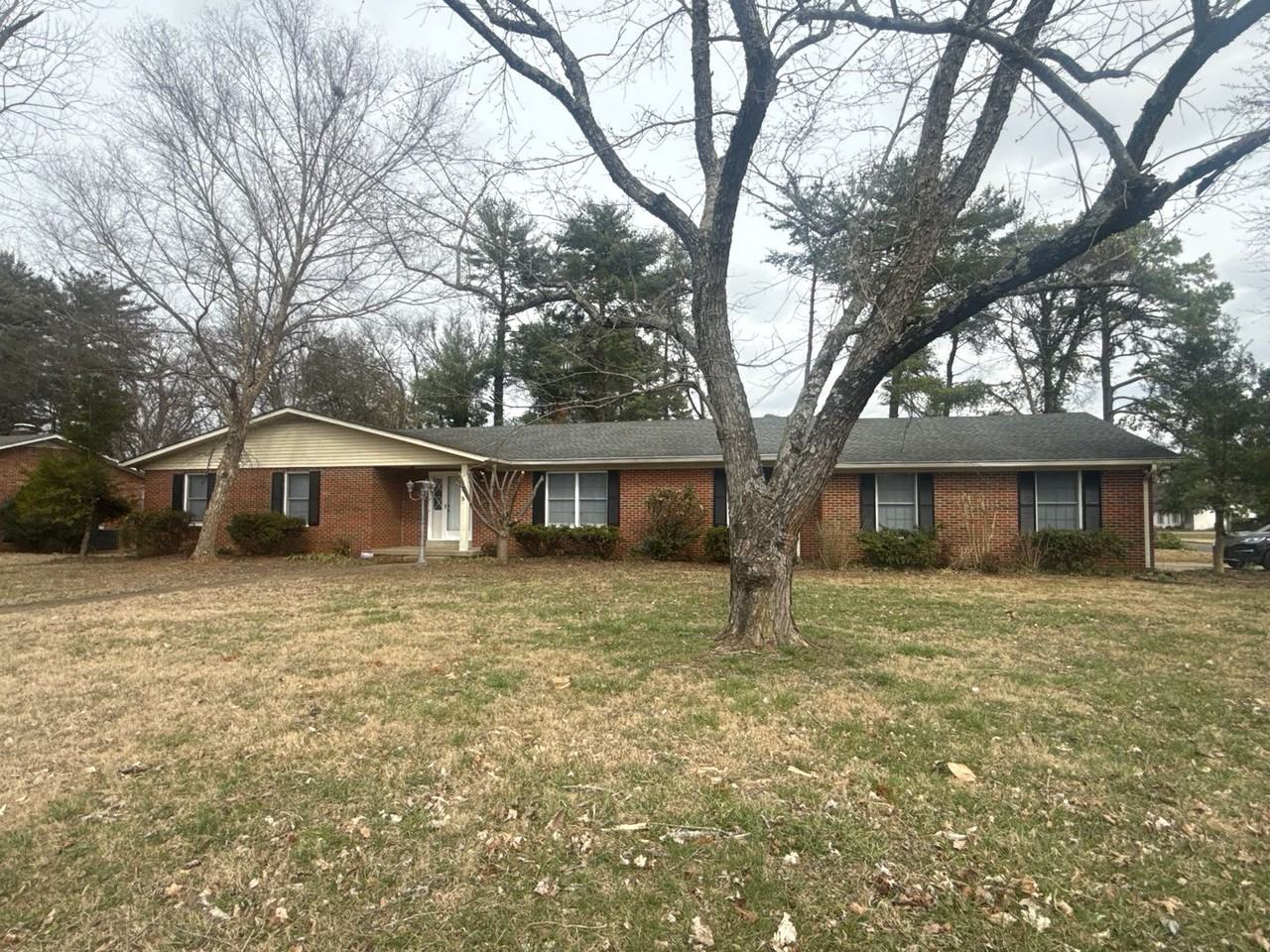 323 Grandview Dr - Photo 2 of 17