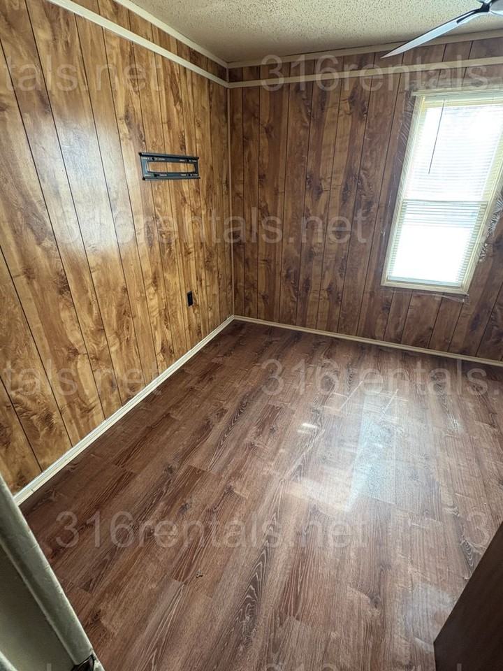 920 Se 6th St - Photo 6 of 11