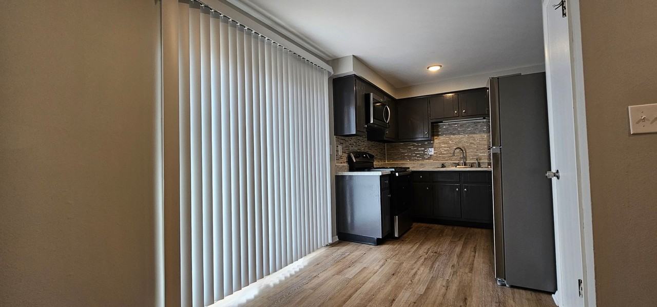 4370 Flowerdale Avenue - Photo 4 of 27