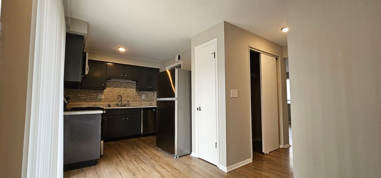 4370 Flowerdale Avenue - Photo 6 of 27