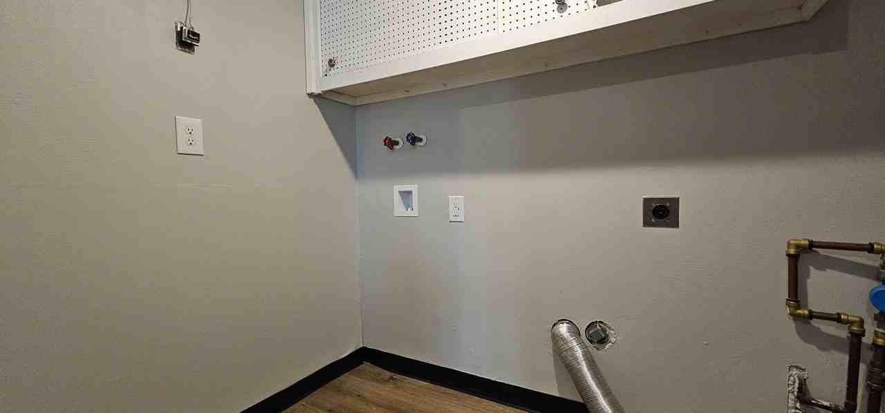 4370 Flowerdale Avenue - Photo 3 of 7