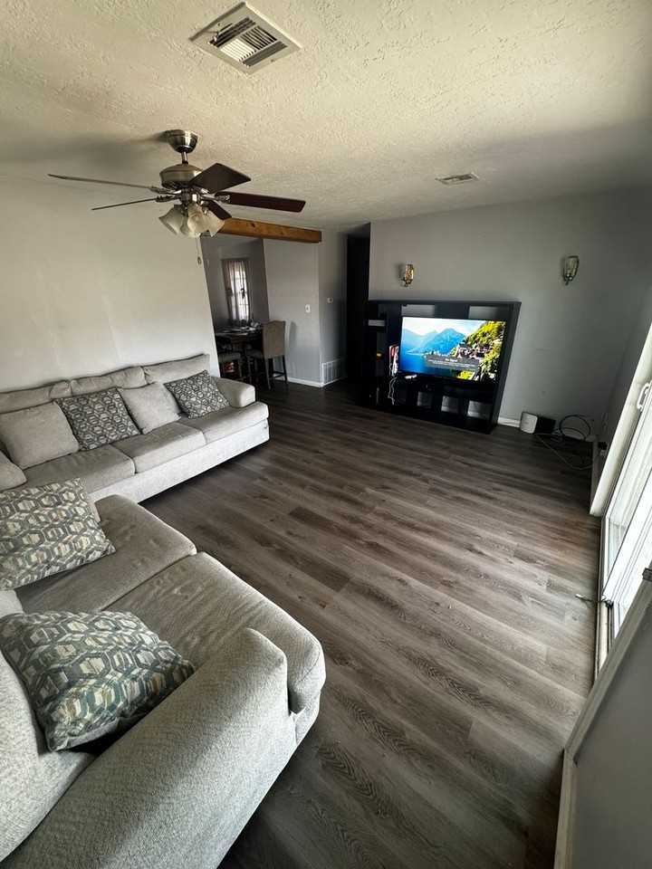 1602 Nw 50th St - Photo 2 of 8