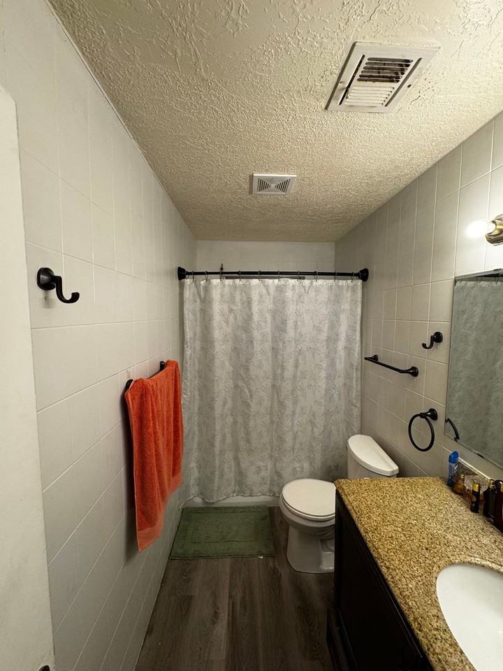 1602 Nw 50th St - Photo 6 of 8