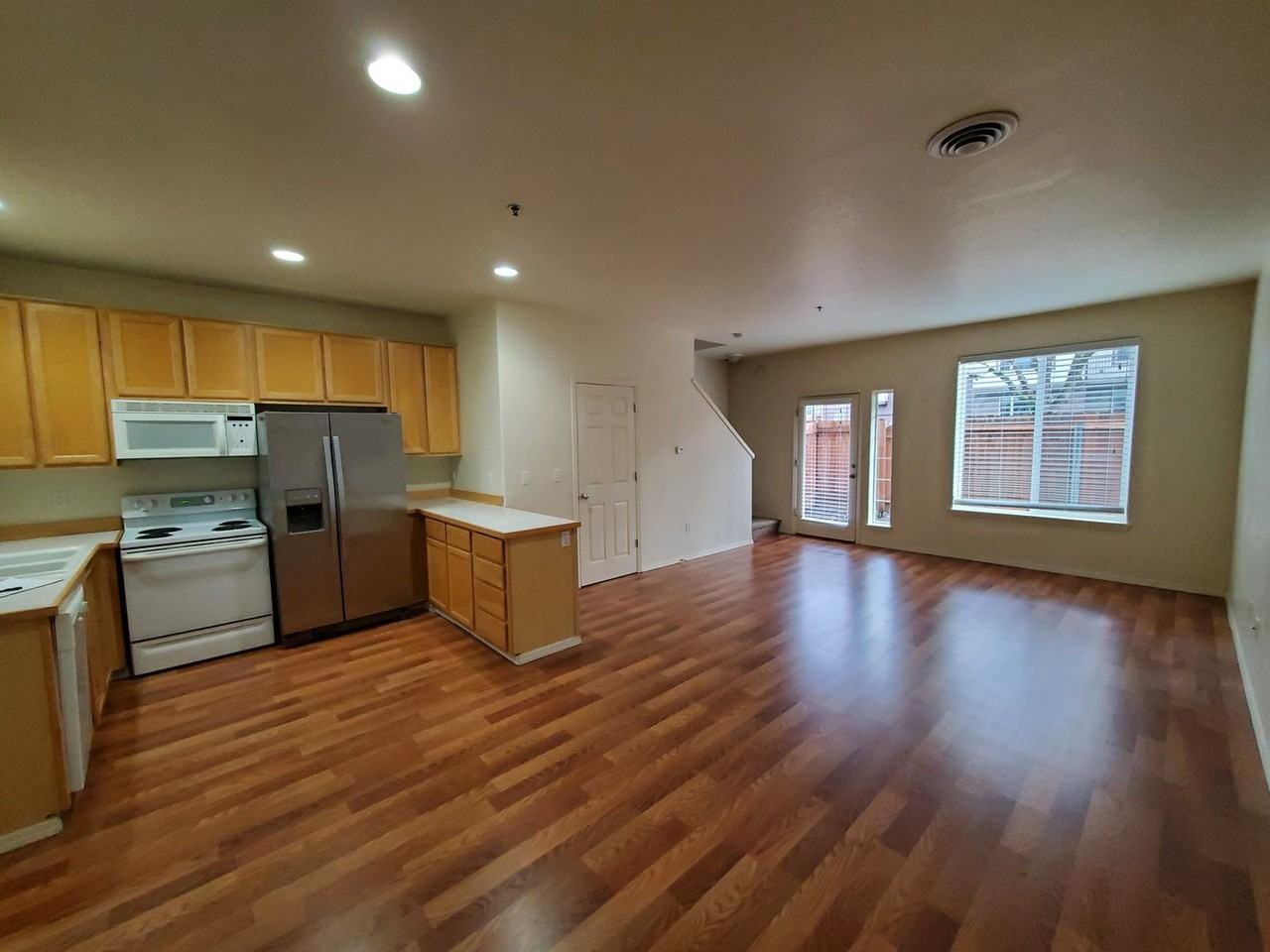 1170 Ne Perl Way - Photo 3 of 30