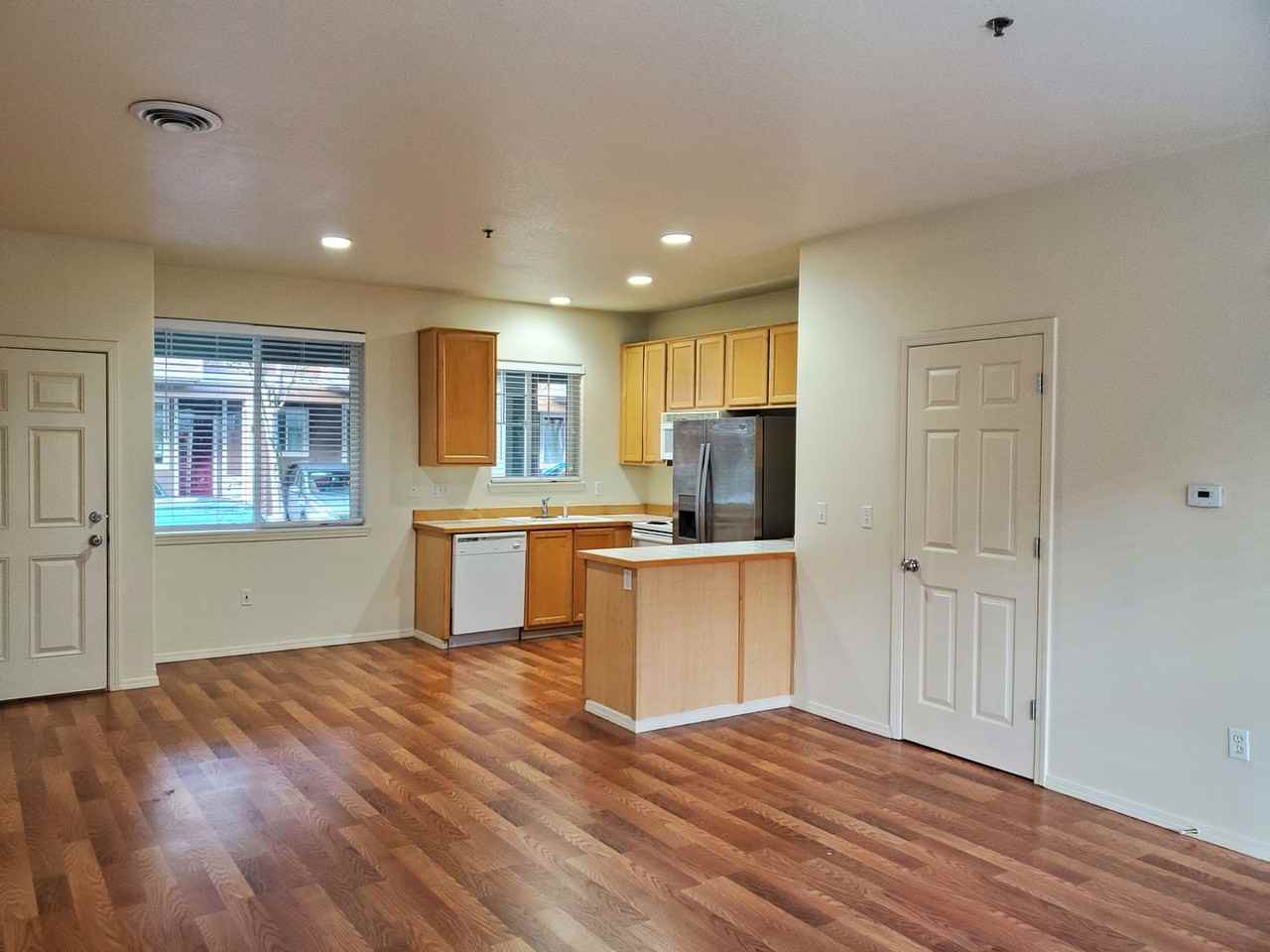 1170 Ne Perl Way - Photo 5 of 30