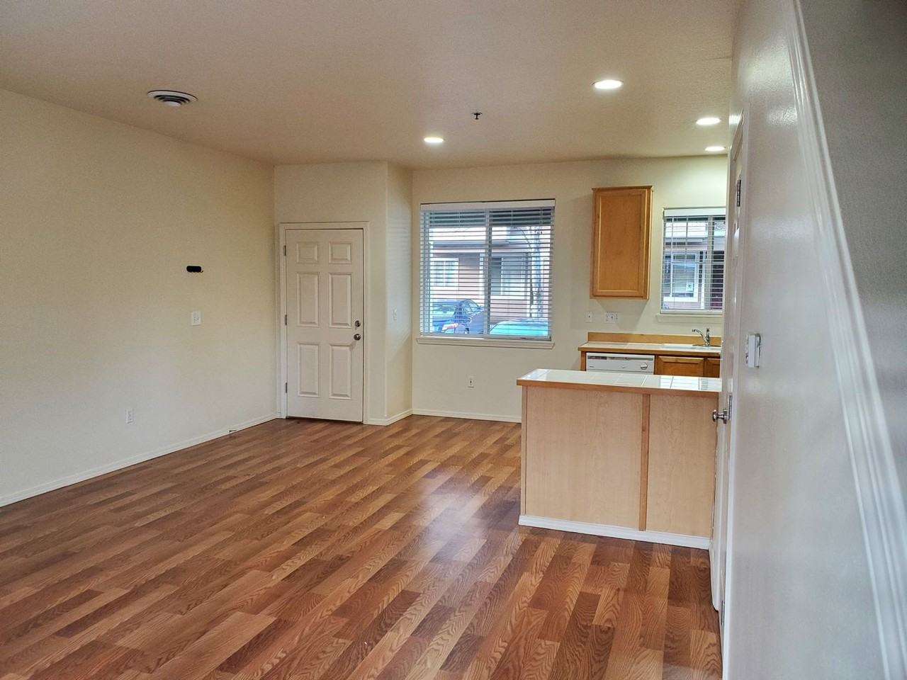 1170 Ne Perl Way - Photo 6 of 30