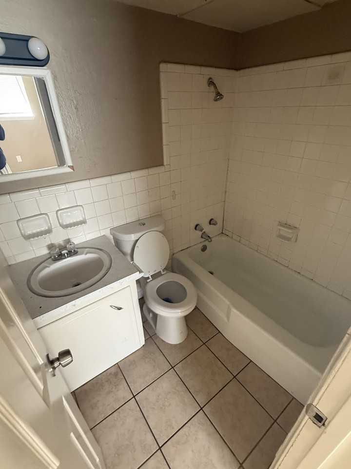 1015 Wells Cir #33 - Photo 4 of 7