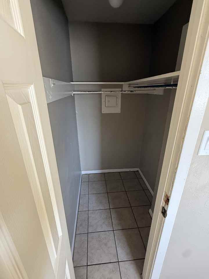 1015 Wells Cir #33 - Photo 5 of 7