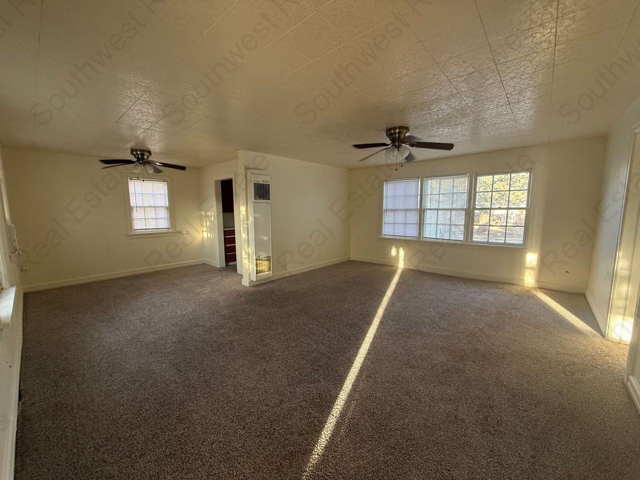 1413 Axtell St - Photo 2 of 14