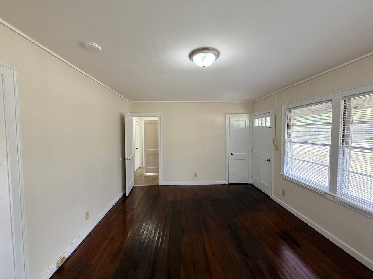 1701 N Troup St - Photo 4 of 20