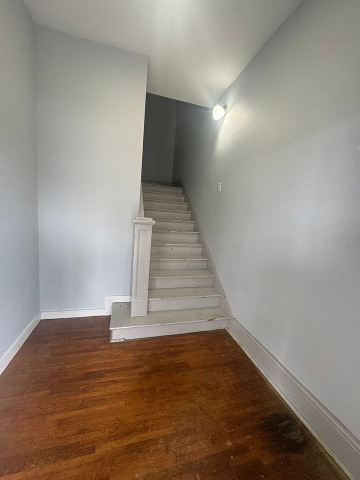 409 1/2 Egan St - Photo 2 of 10