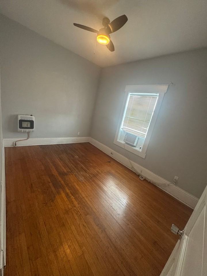 409 1/2 Egan St - Photo 4 of 10