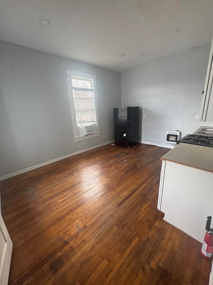 409 1/2 Egan St - Photo 5 of 10